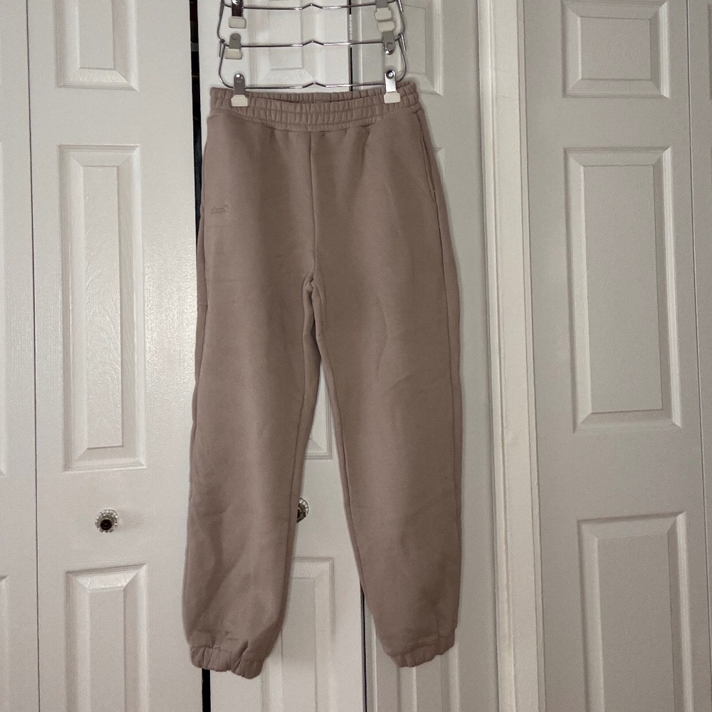 Comfrt Signature Sweatpants in Bark - Picture 6 of 6